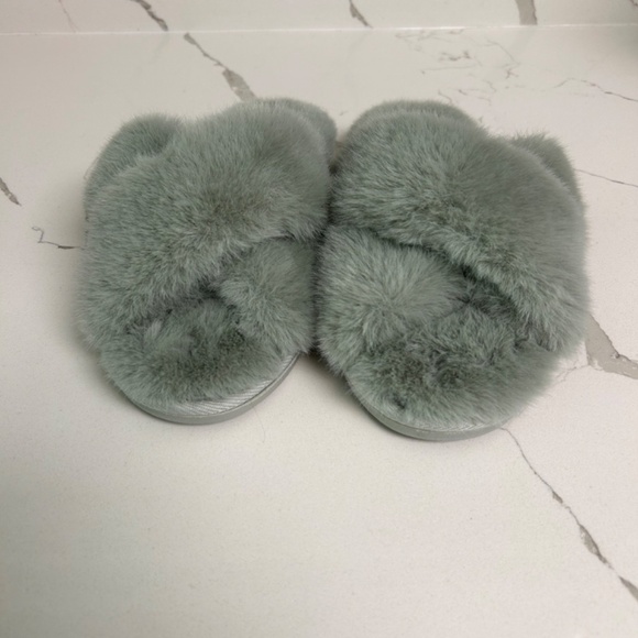 Kooba Memory Foam Faux Fur Spa Slippers US S (5-6) - Picture 5 of 6